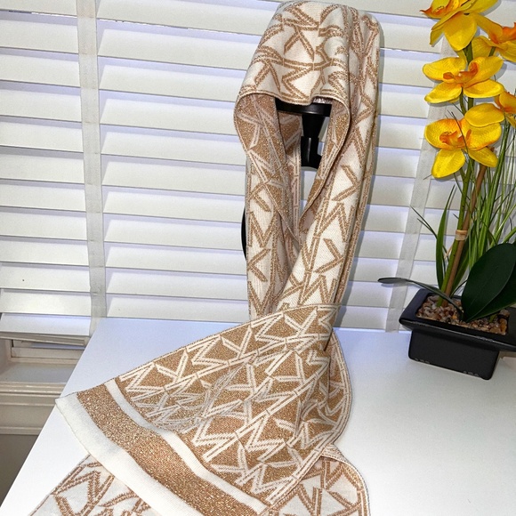 MICHAEL Michael Kors Accessories - NEW - MK FASHION SCARF